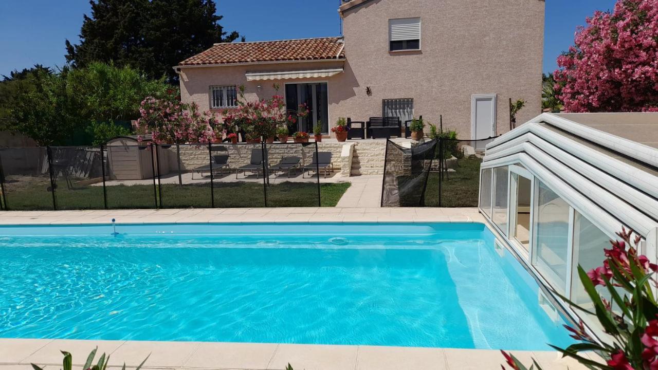 Villa Avec Plage A Pied Et Grande Piscine Sainte-Marie-la-Mer Luaran gambar