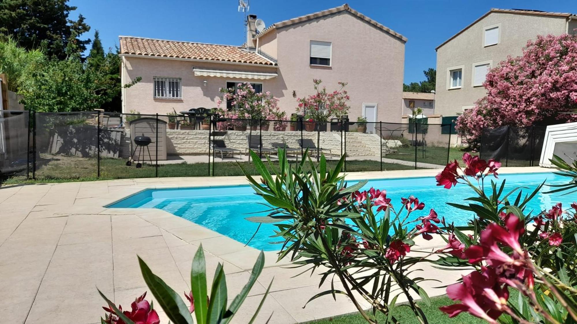 Villa Avec Plage A Pied Et Grande Piscine Sainte-Marie-la-Mer Luaran gambar