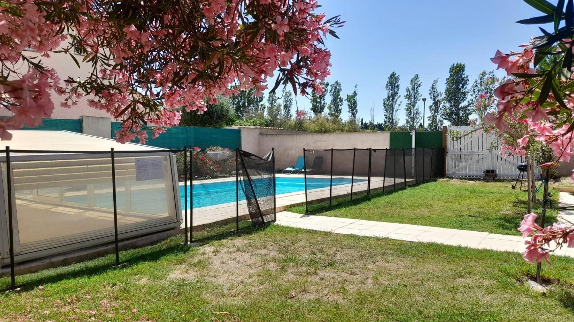 Villa Avec Plage A Pied Et Grande Piscine Sainte-Marie-la-Mer Luaran gambar