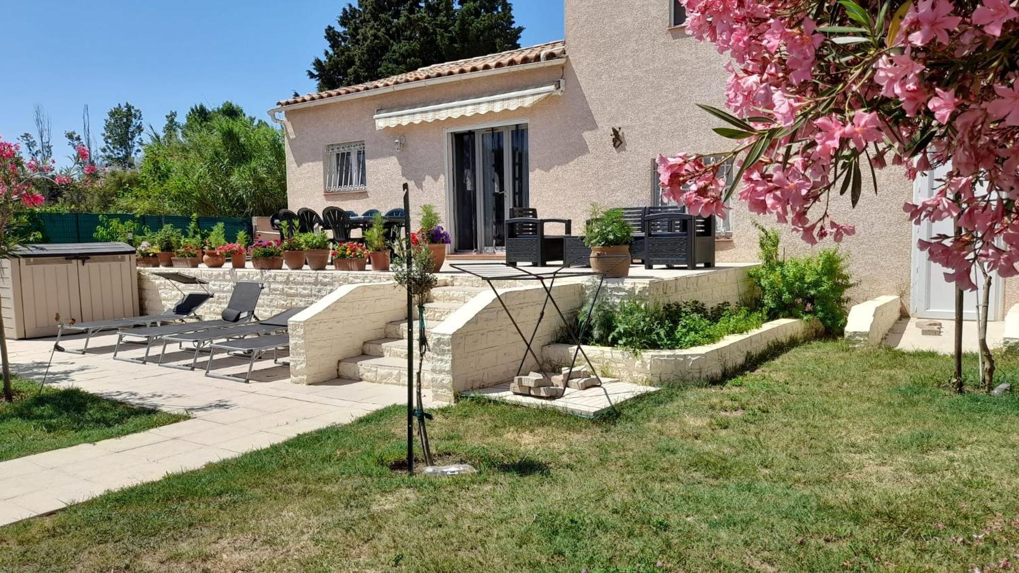 Villa Avec Plage A Pied Et Grande Piscine Sainte-Marie-la-Mer Luaran gambar